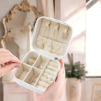 Monogram Jewelry Box Portable Print Jewelry Box, White Compact Jewelry Box Travel Jewelry Case Travel Case Organizer Bag Storage Box Jewelry Holder For Necklace Earrings Rings Bracelet (Letter J)