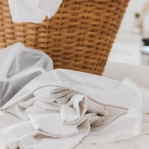 Full Circle Mesh Laundry Bags Set of 4 – Recycled Material Garment Wash Bags with Durable Zippers, Protects Delicates, Lingerie, and Small Items in Washing Machines, White - color: White